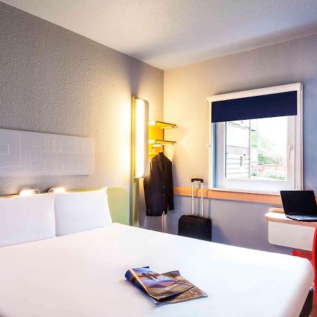 Ibis Budget Пуйи-ан-Осуа Экстерьер фото