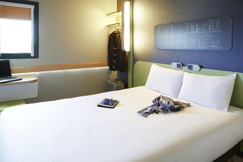 Ibis Budget Пуйи-ан-Осуа Экстерьер фото