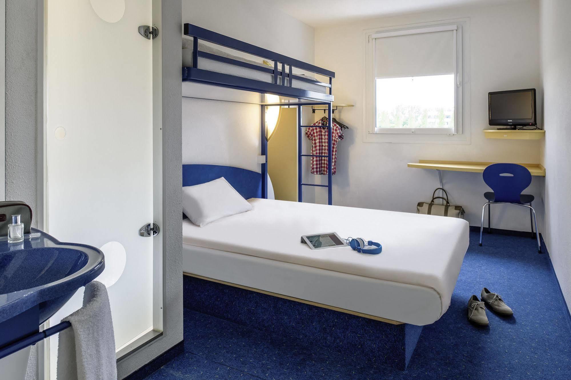 Ibis Budget Пуйи-ан-Осуа Экстерьер фото