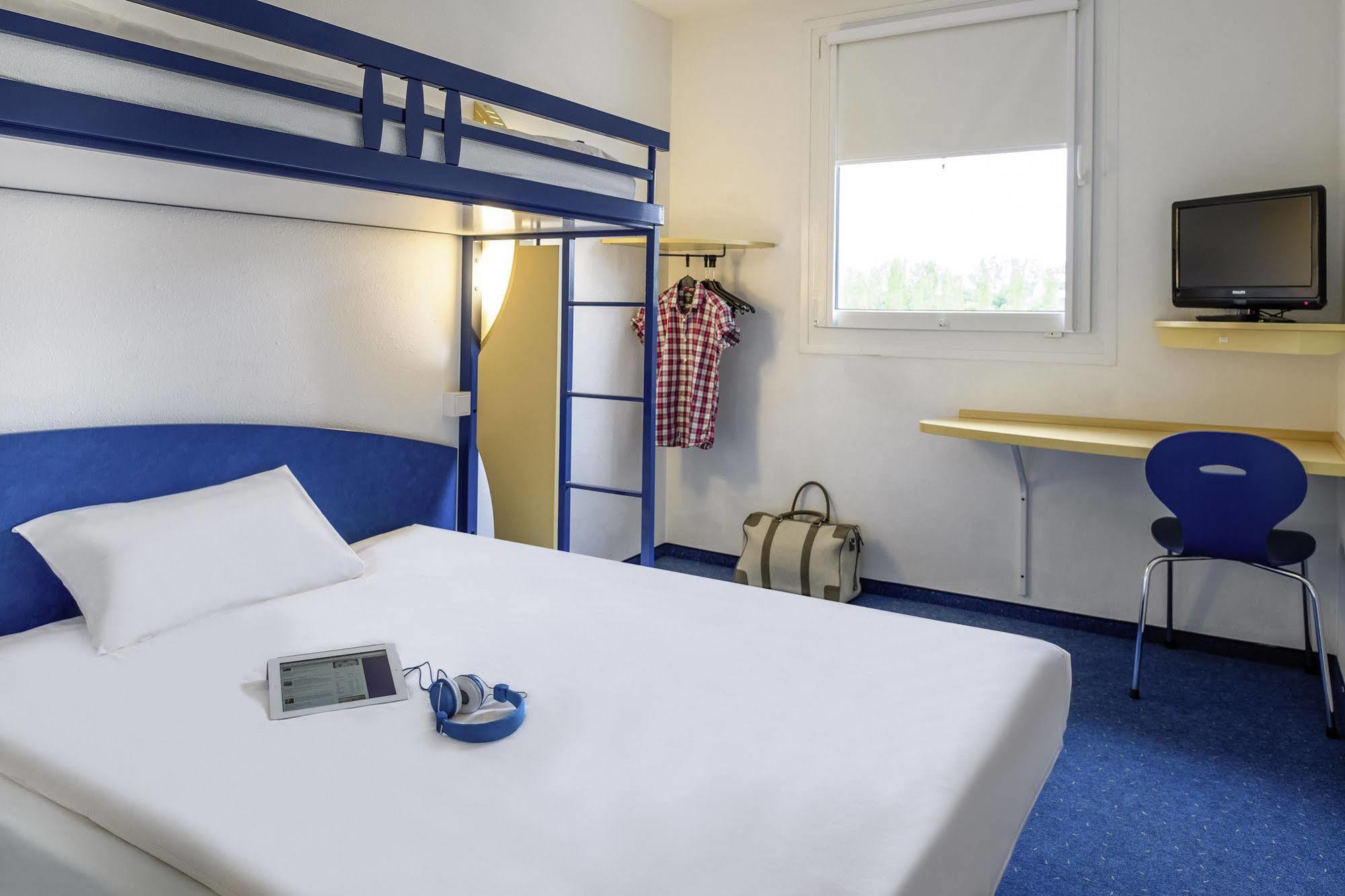 Ibis Budget Пуйи-ан-Осуа Экстерьер фото