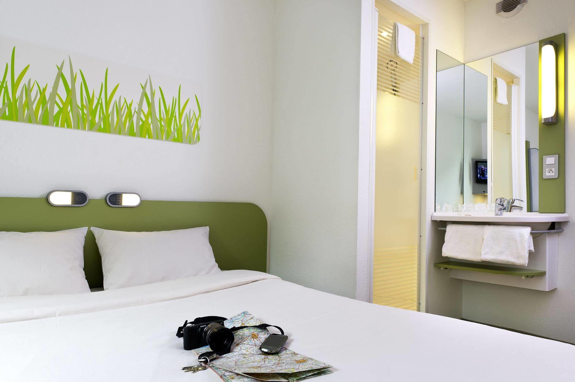 Ibis Budget Пуйи-ан-Осуа Экстерьер фото