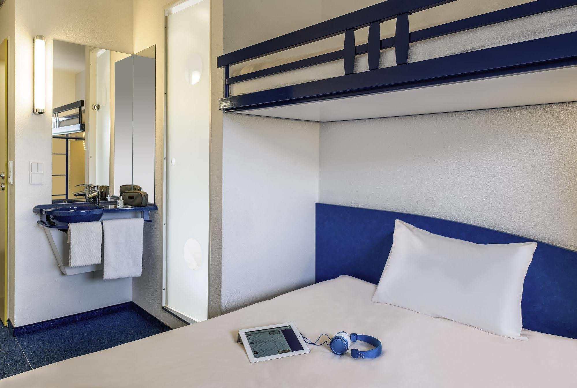 Ibis Budget Пуйи-ан-Осуа Экстерьер фото