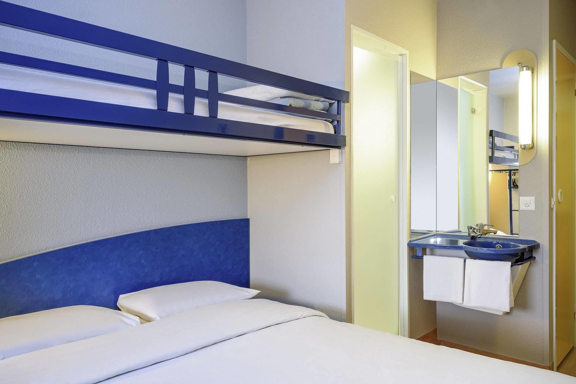 Ibis Budget Пуйи-ан-Осуа Экстерьер фото