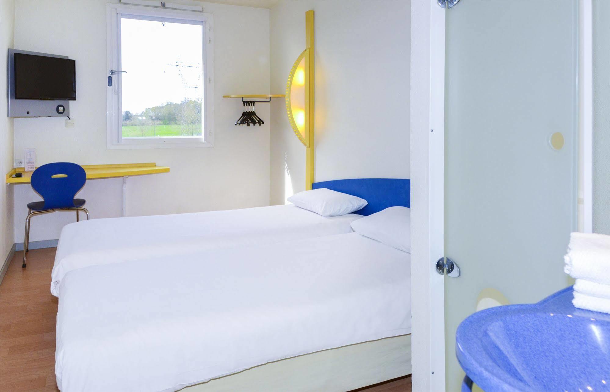 Ibis Budget Пуйи-ан-Осуа Экстерьер фото