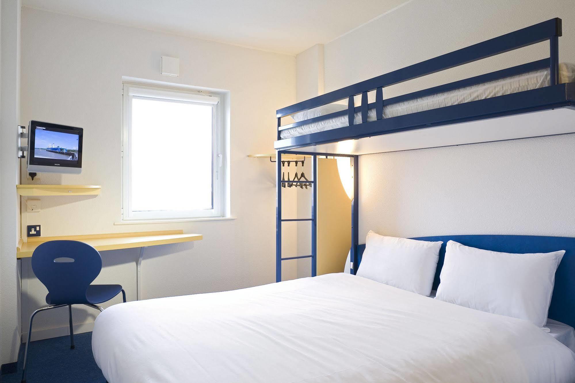 Ibis Budget Пуйи-ан-Осуа Экстерьер фото