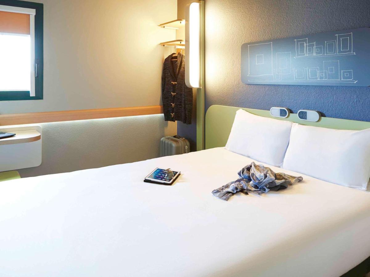 Ibis Budget Пуйи-ан-Осуа Экстерьер фото