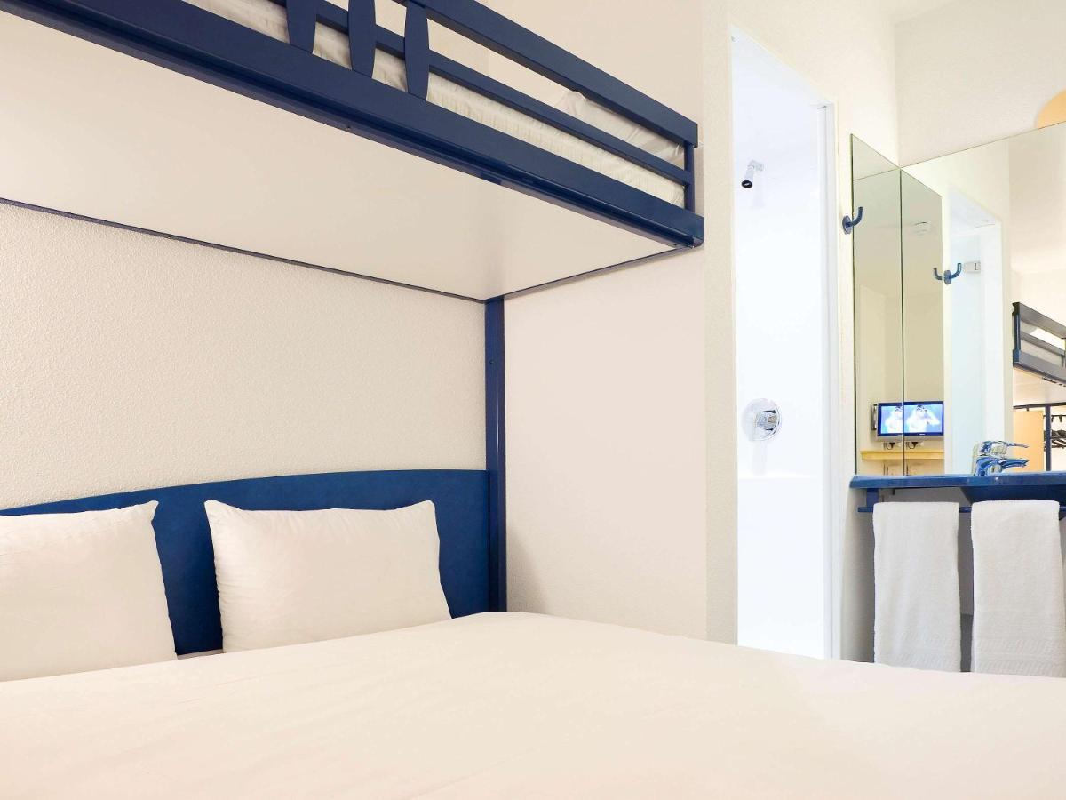 Ibis Budget Пуйи-ан-Осуа Экстерьер фото